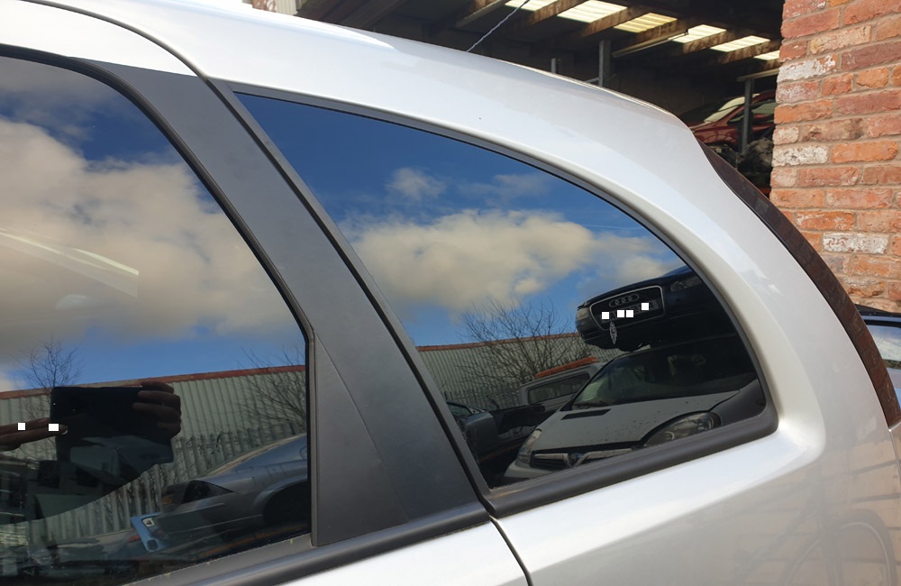 Vauxhall Meriva Design 16V Quarter window glass passenger side rear